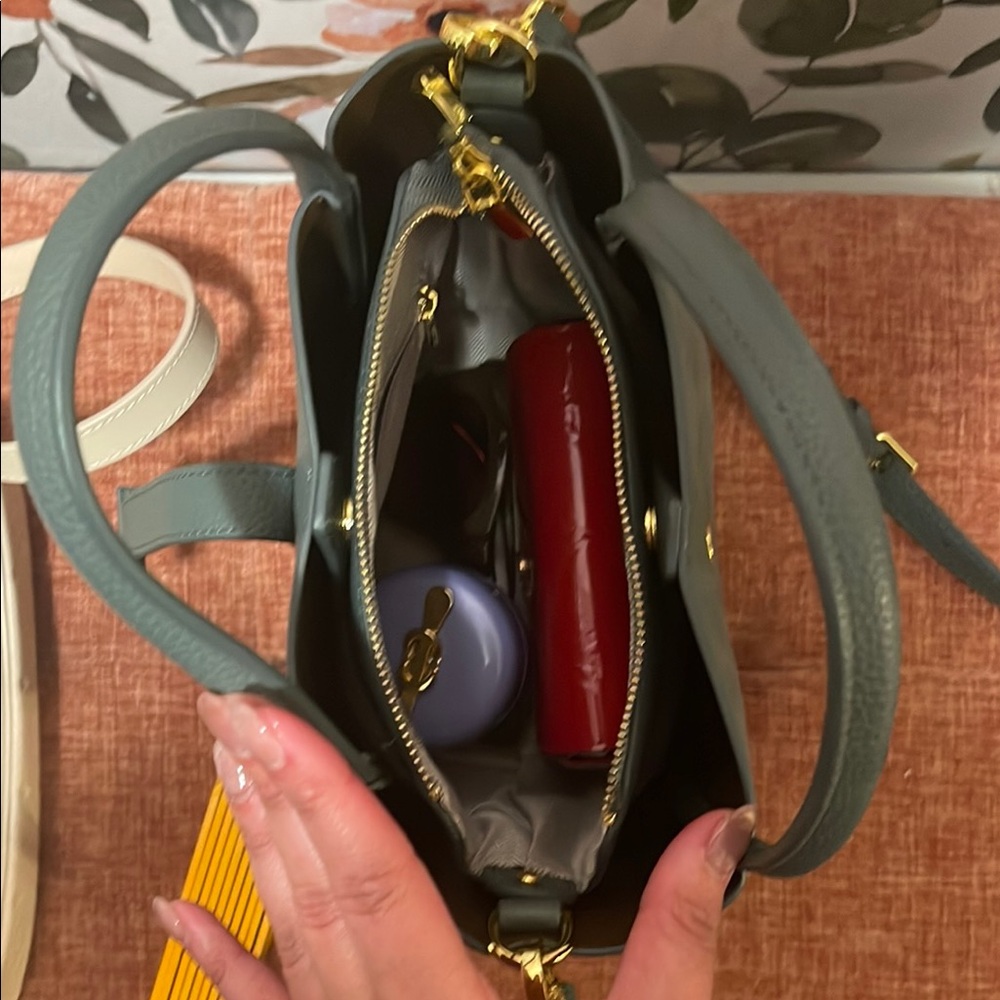 Neutral Structured Leather Tote With Adjustable S… - image 8